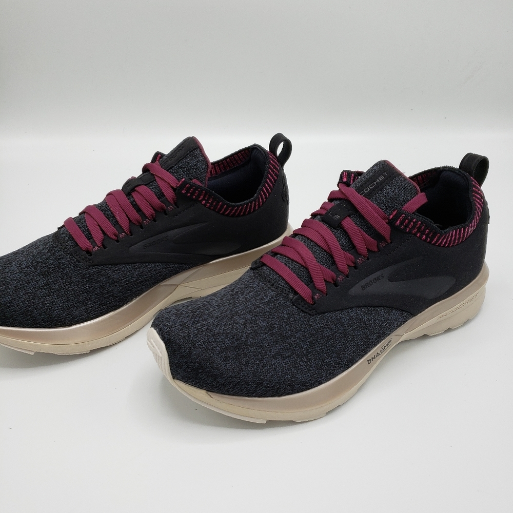 Brooks Ricochet LE Black Red Grey - Picture 3 of 5